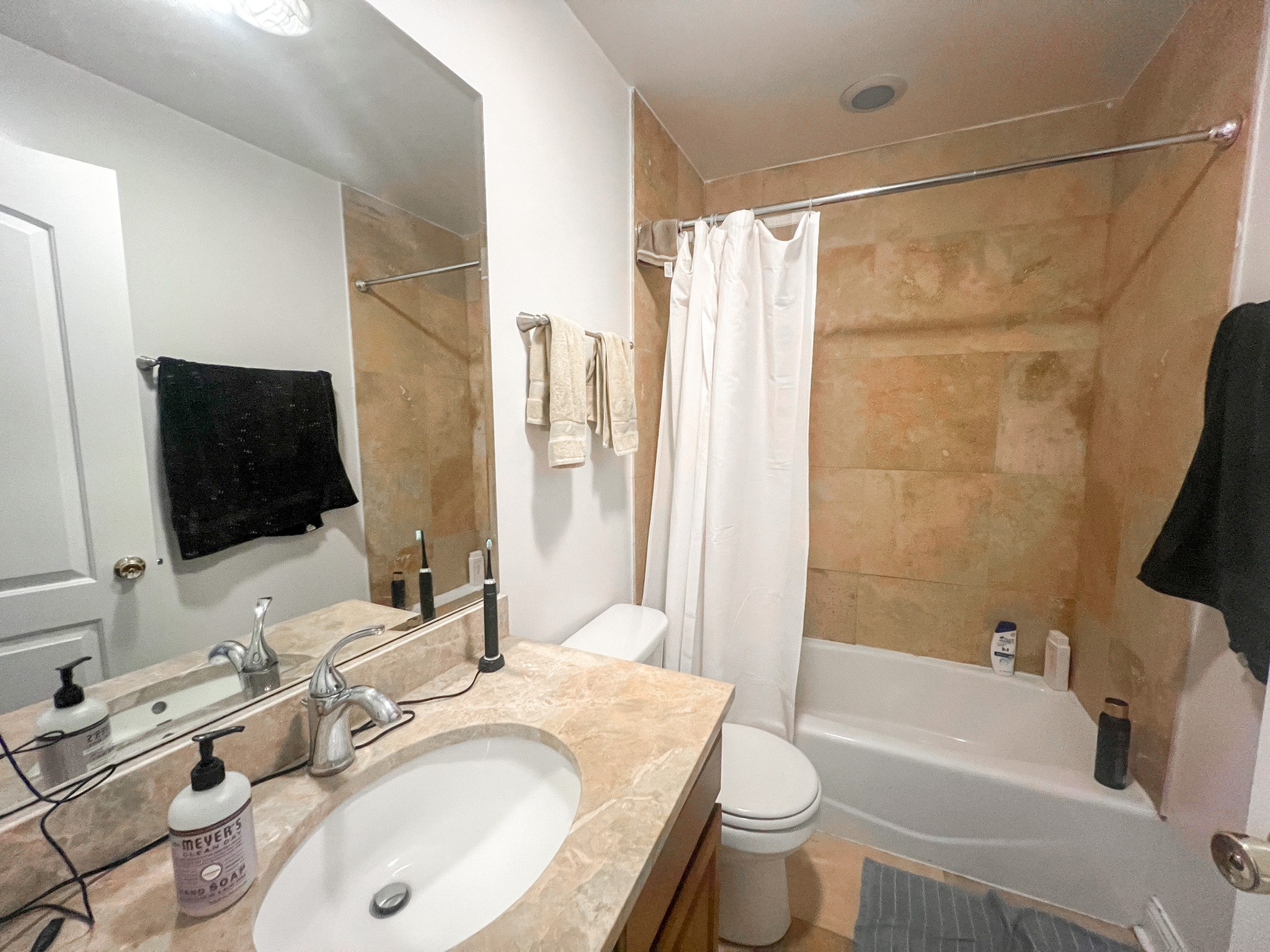 718-20 W Buckingham Pl 718-20 W Buckingham Pl., Chicago, IL 60657 - Leasing by Cross Street